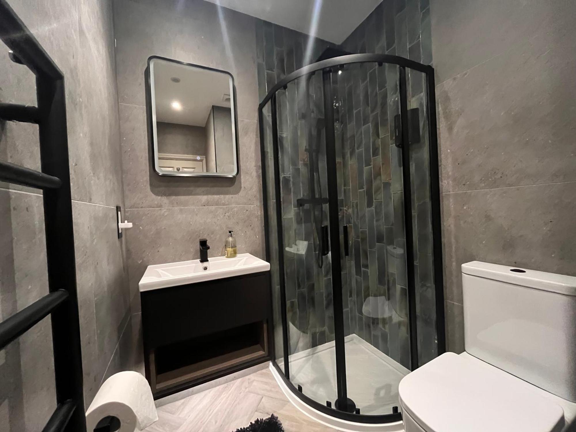 Central Private 1 Bed Flat ريدينج المظهر الخارجي الصورة